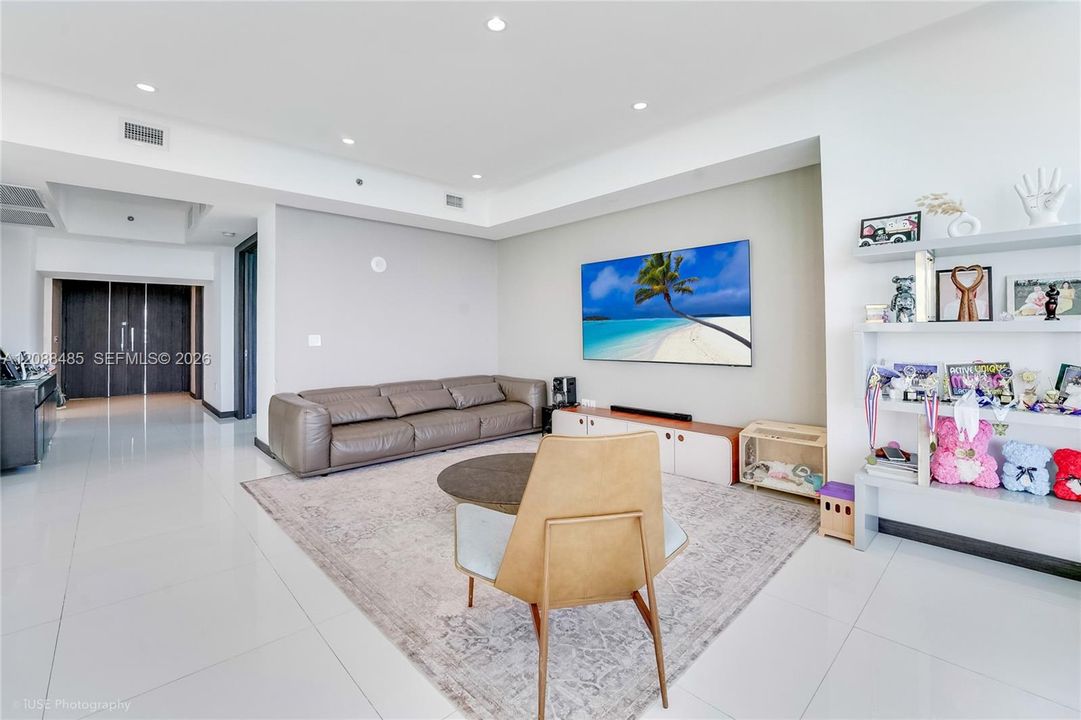 En Venta: $3,299,000 (3 camas, 3 baños, 2768 Pies cuadrados)