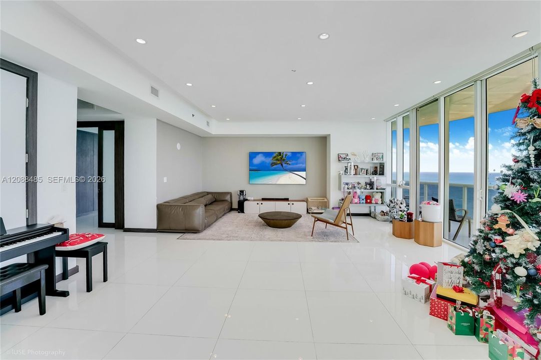 En Venta: $3,299,000 (3 camas, 3 baños, 2768 Pies cuadrados)