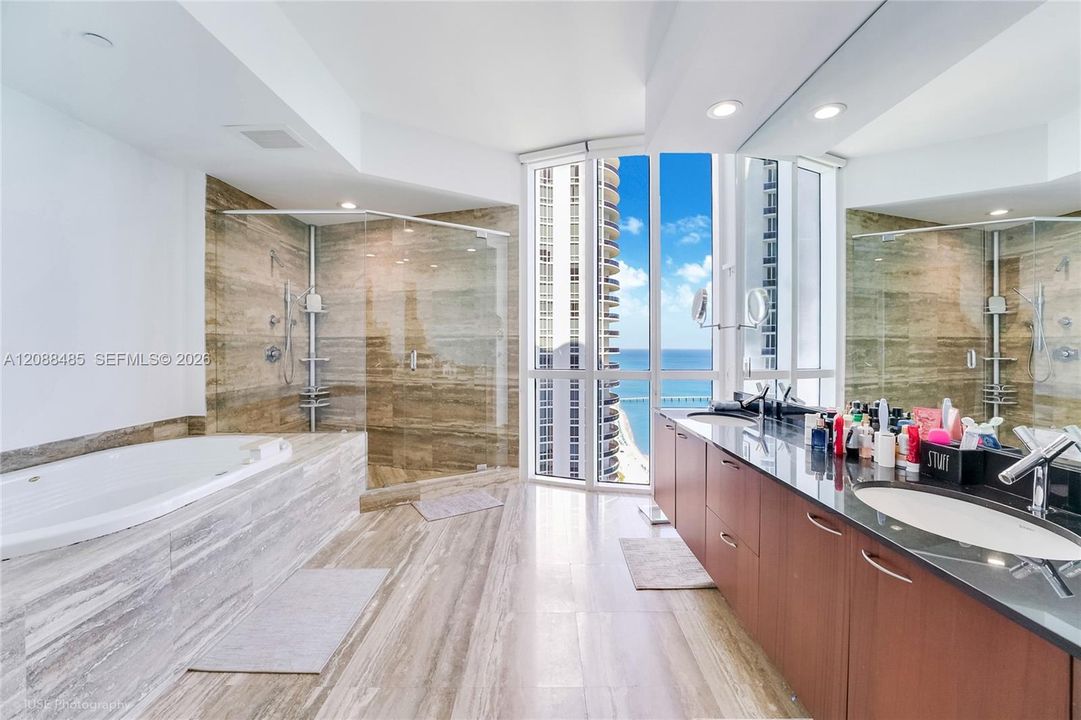 En Venta: $3,299,000 (3 camas, 3 baños, 2768 Pies cuadrados)