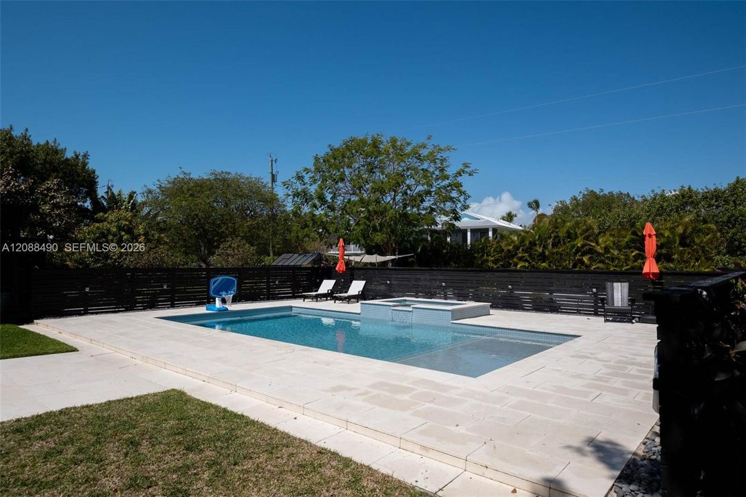 En Venta: $2,550,000 (4 camas, 3 baños, 4446 Pies cuadrados)