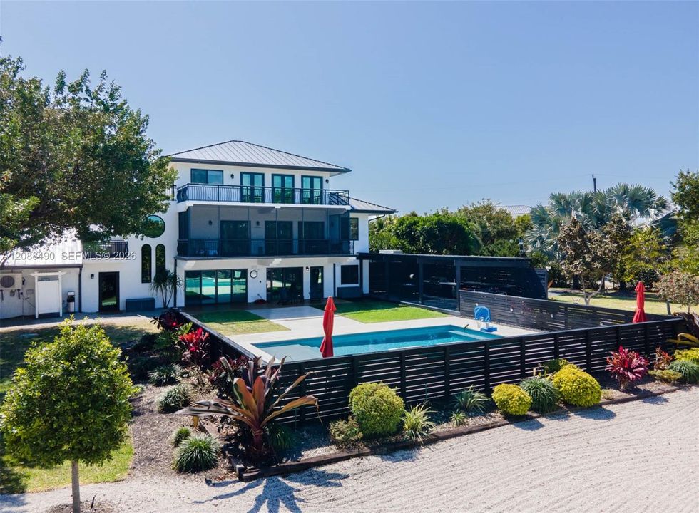En Venta: $2,550,000 (4 camas, 3 baños, 4446 Pies cuadrados)