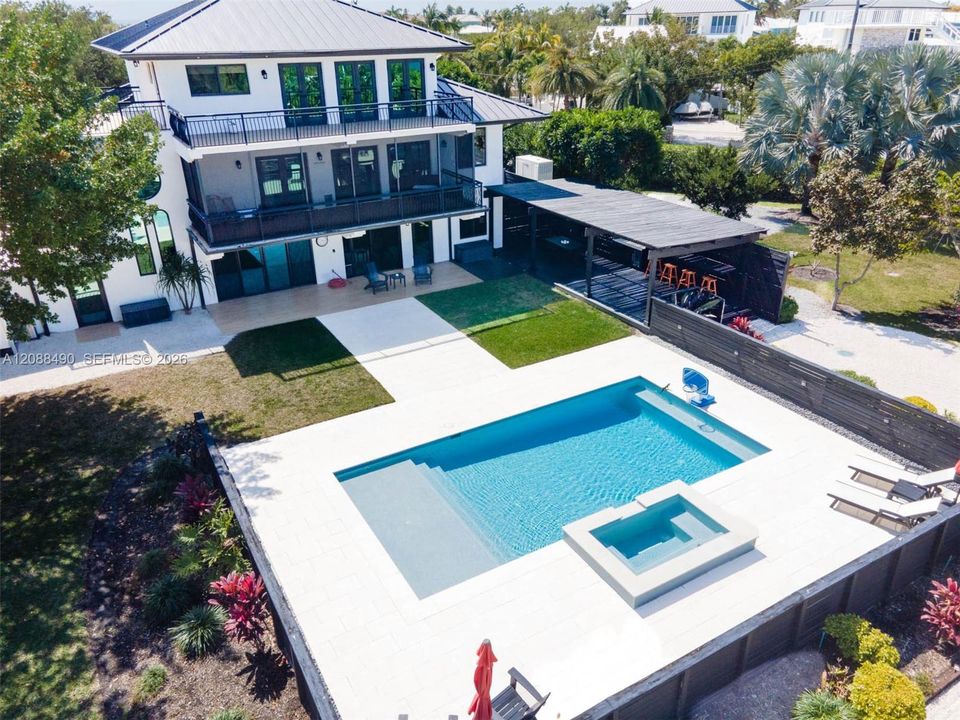 En Venta: $2,550,000 (4 camas, 3 baños, 4446 Pies cuadrados)