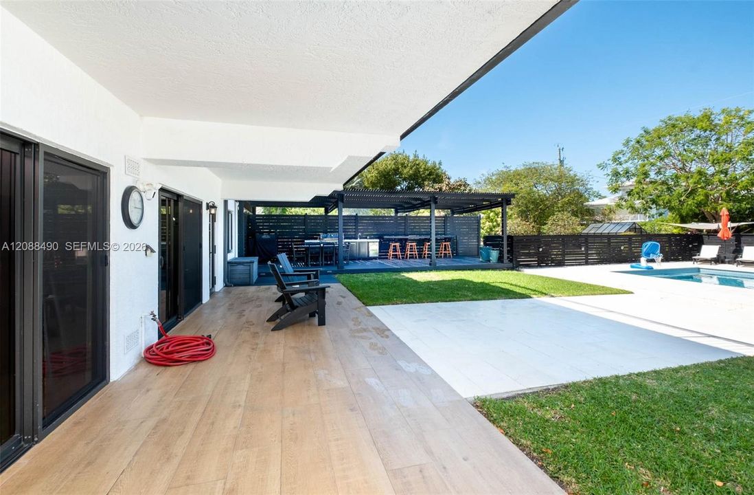 En Venta: $2,550,000 (4 camas, 3 baños, 4446 Pies cuadrados)
