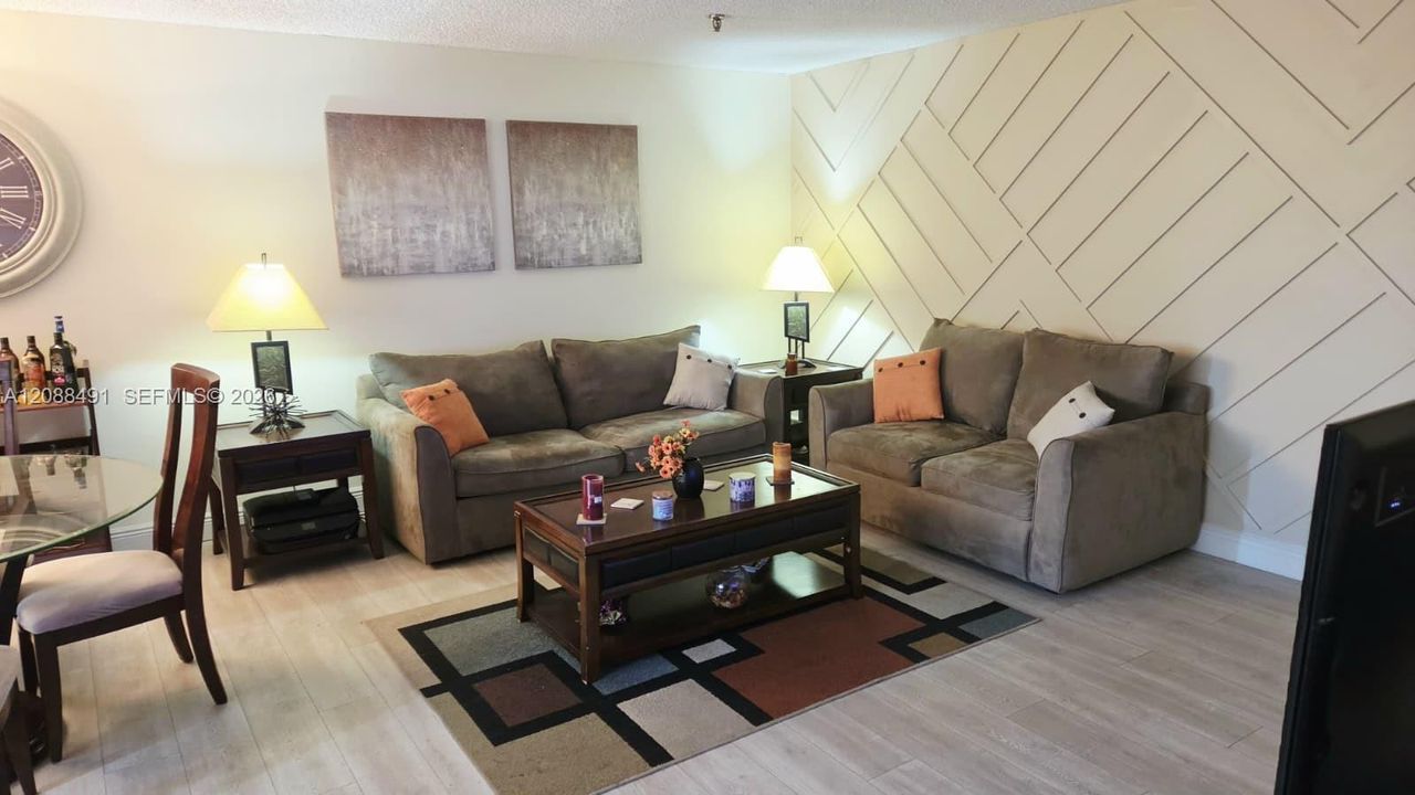 En Venta: $108,000 (2 camas, 2 baños, 952 Pies cuadrados)