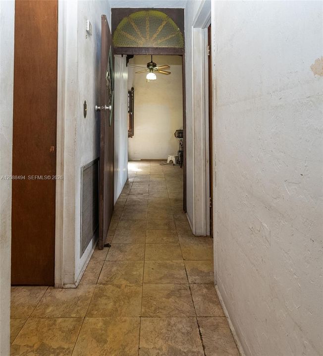 En Venta: $499,990 (3 camas, 1 baños, 1950 Pies cuadrados)