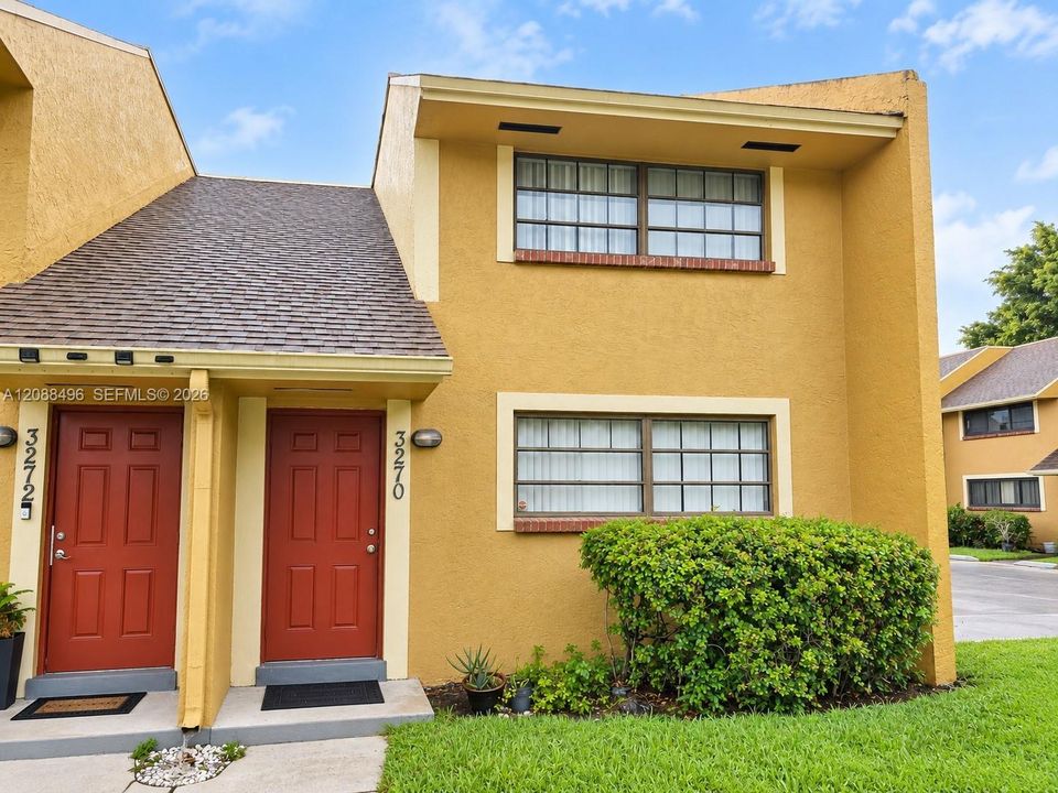 For Sale: $270,000 (2 beds, 2 baths, 1428 Square Feet)