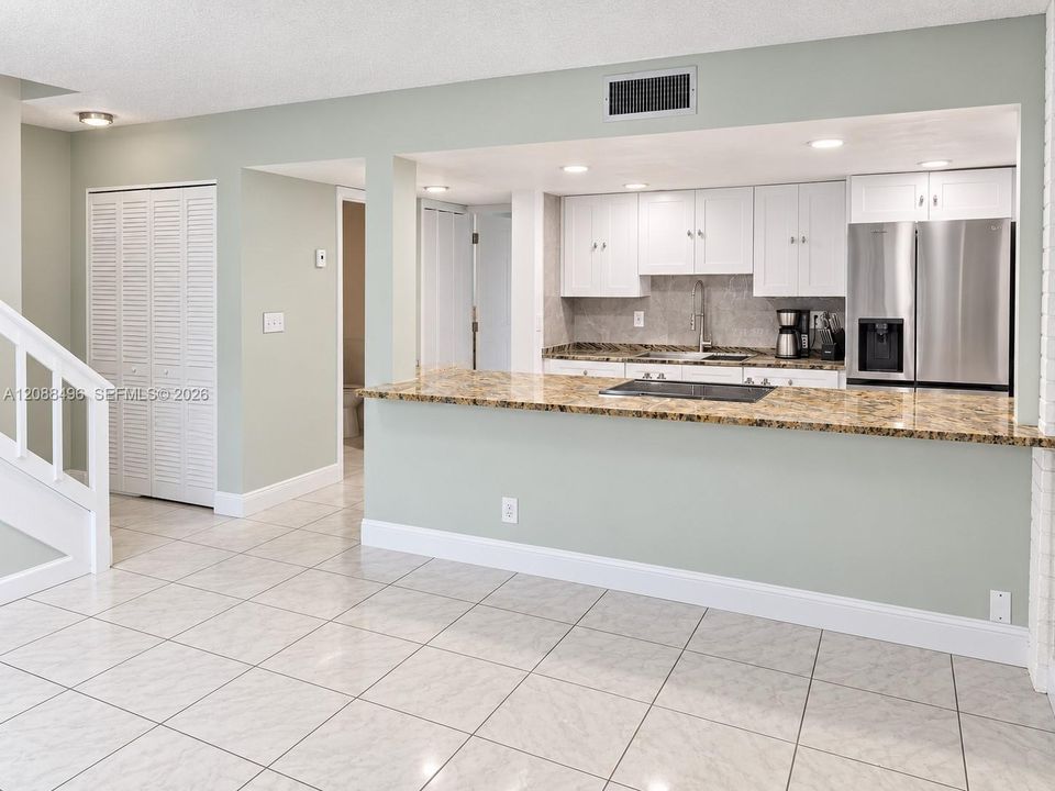For Sale: $270,000 (2 beds, 2 baths, 1428 Square Feet)