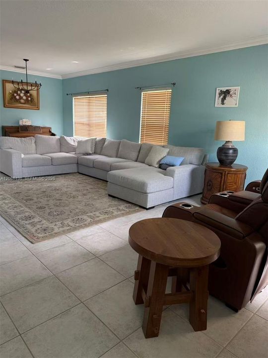 En Venta: $899,000 (5 camas, 3 baños, 2845 Pies cuadrados)