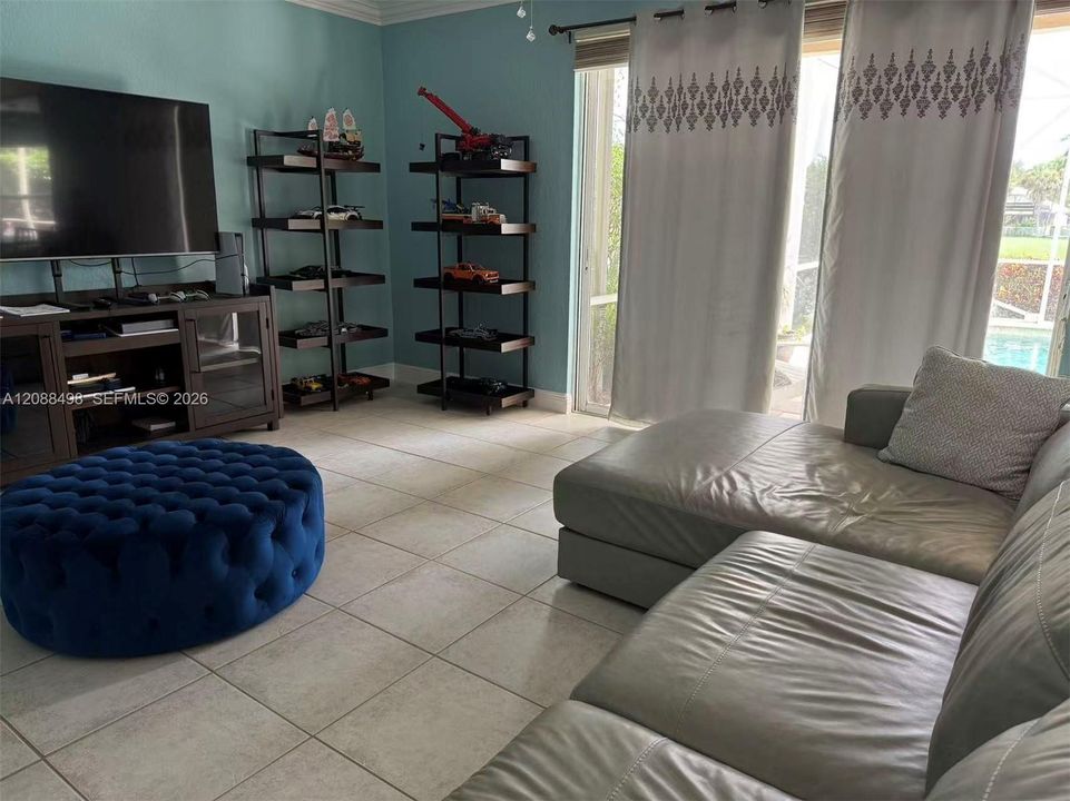 En Venta: $899,000 (5 camas, 3 baños, 2845 Pies cuadrados)