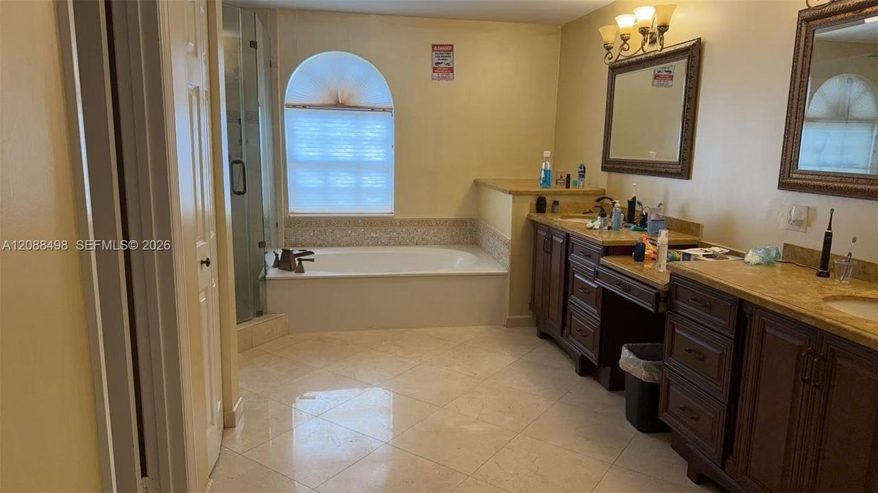 En Venta: $899,000 (5 camas, 3 baños, 2845 Pies cuadrados)