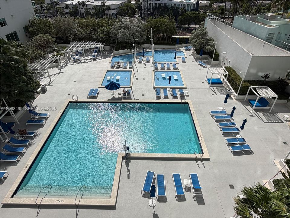For Rent: $2,800 (1 beds, 1 baths, 839 Square Feet)