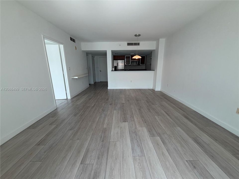 For Rent: $2,800 (1 beds, 1 baths, 839 Square Feet)