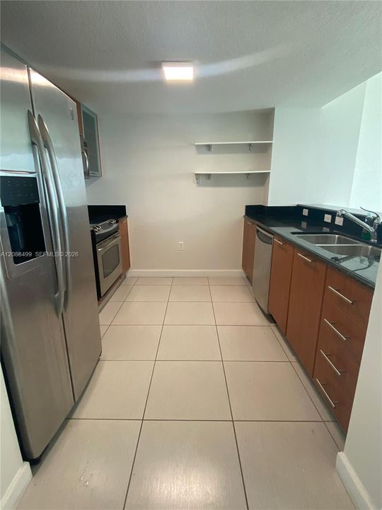 For Rent: $2,800 (1 beds, 1 baths, 839 Square Feet)