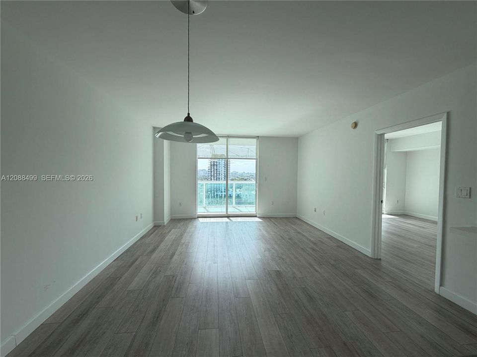For Rent: $2,800 (1 beds, 1 baths, 839 Square Feet)