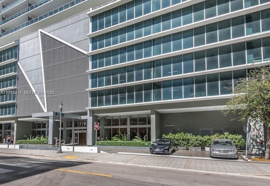 For Sale: $590,000 (2 beds, 2 baths, 1024 Square Feet)