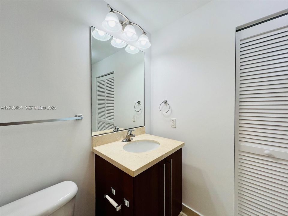 For Sale: $590,000 (2 beds, 2 baths, 1024 Square Feet)