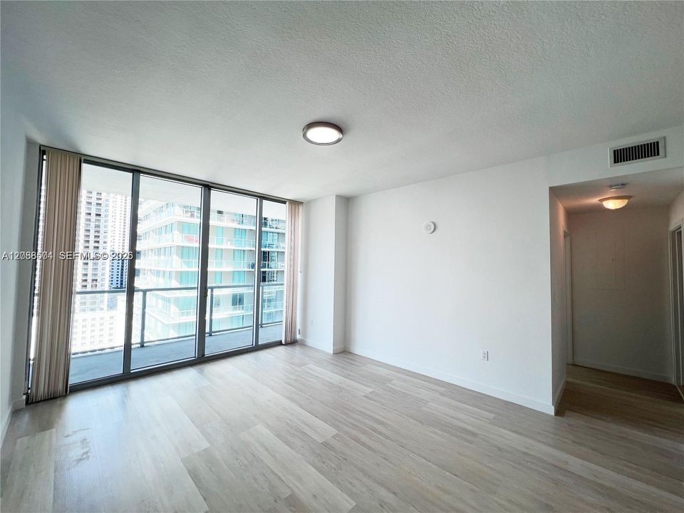 For Sale: $590,000 (2 beds, 2 baths, 1024 Square Feet)