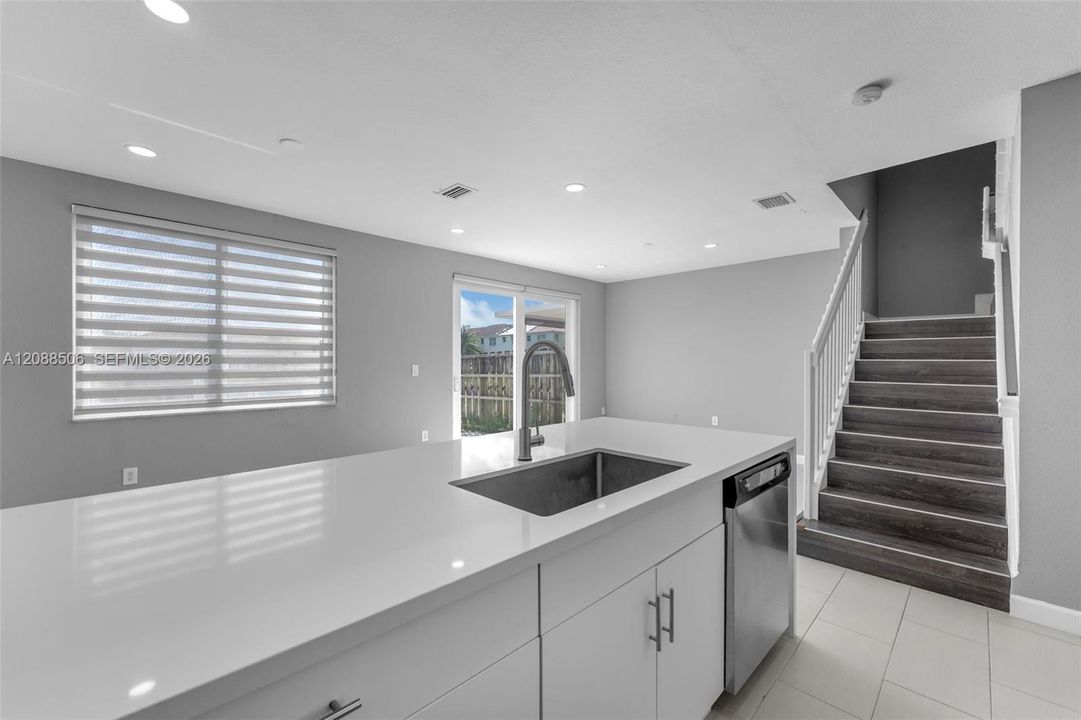 На продажу: $390,000 (3 спален, 2 ванн, 1456 Квадратных фут)