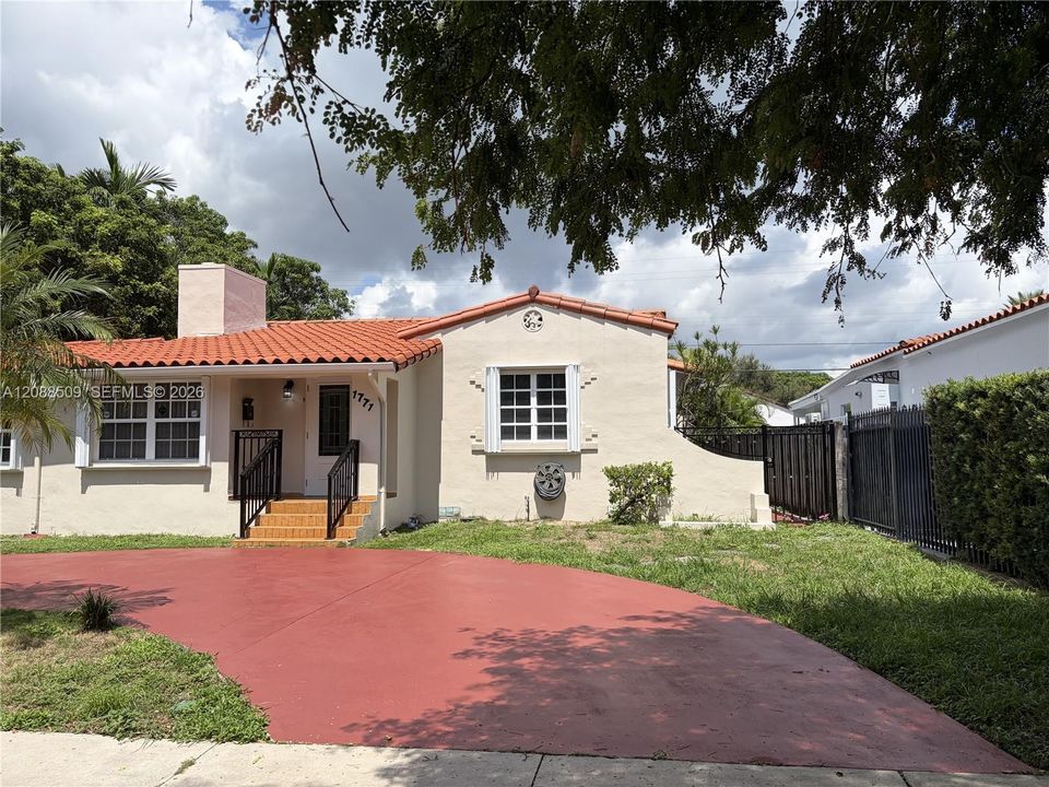 For Sale: $1,050,000 (4 beds, 3 baths, 2111 Square Feet)