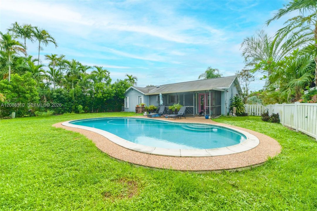 For Sale: $555,000 (3 beds, 2 baths, 1277 Square Feet)