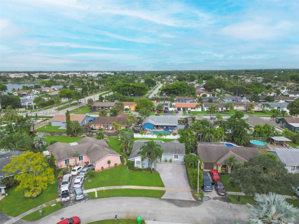 For Sale: $555,000 (3 beds, 2 baths, 1277 Square Feet)