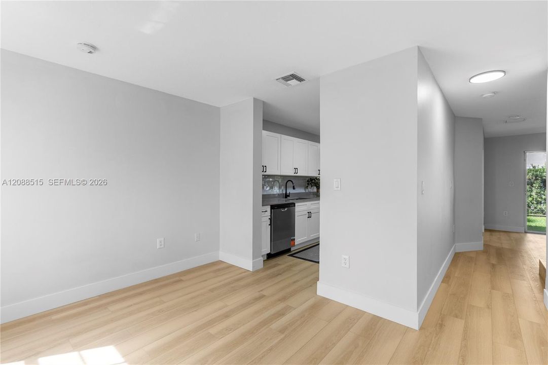 В аренду: $3,500 (3 спален, 2 ванн, 1368 Квадратных фут)