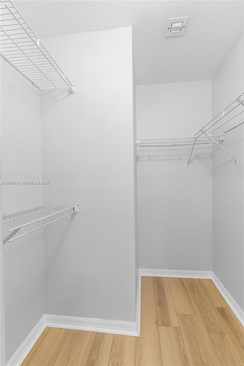 В аренду: $3,500 (3 спален, 2 ванн, 1368 Квадратных фут)