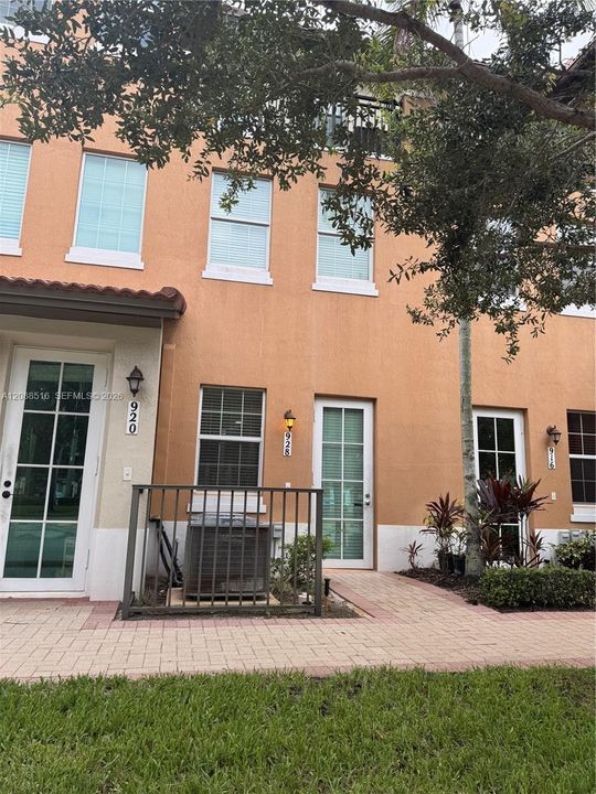 En Venta: $325,000 (2 camas, 2 baños, 1048 Pies cuadrados)