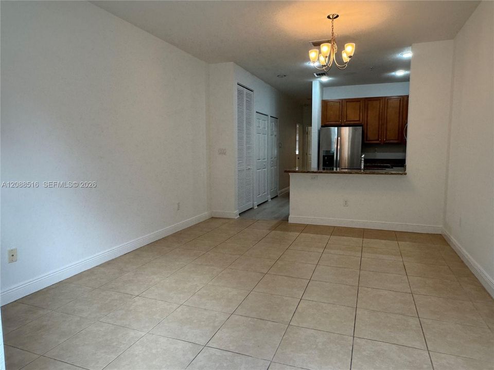 En Venta: $325,000 (2 camas, 2 baños, 1048 Pies cuadrados)