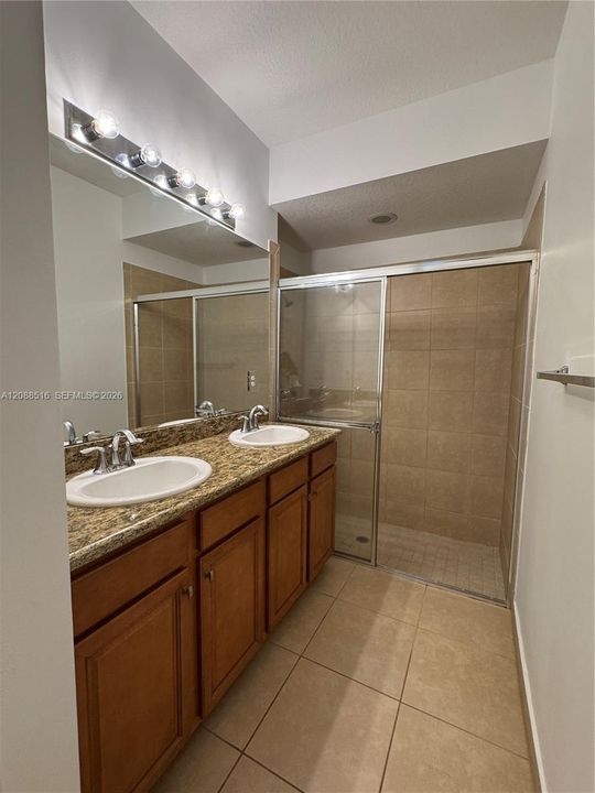 En Venta: $325,000 (2 camas, 2 baños, 1048 Pies cuadrados)