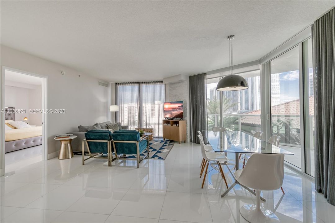 For Rent: $5,000 (3 beds, 2 baths, 1461 Square Feet)