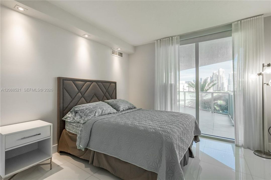 For Rent: $5,000 (3 beds, 2 baths, 1461 Square Feet)