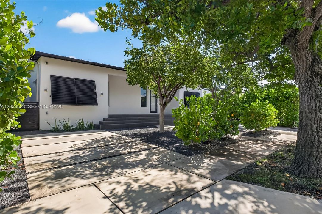 For Sale: $2,249,000 (4 beds, 3 baths, 2405 Square Feet)