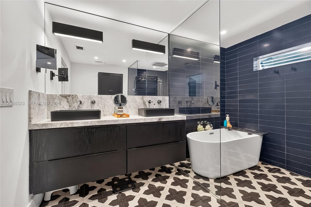 For Sale: $2,249,000 (4 beds, 3 baths, 2405 Square Feet)