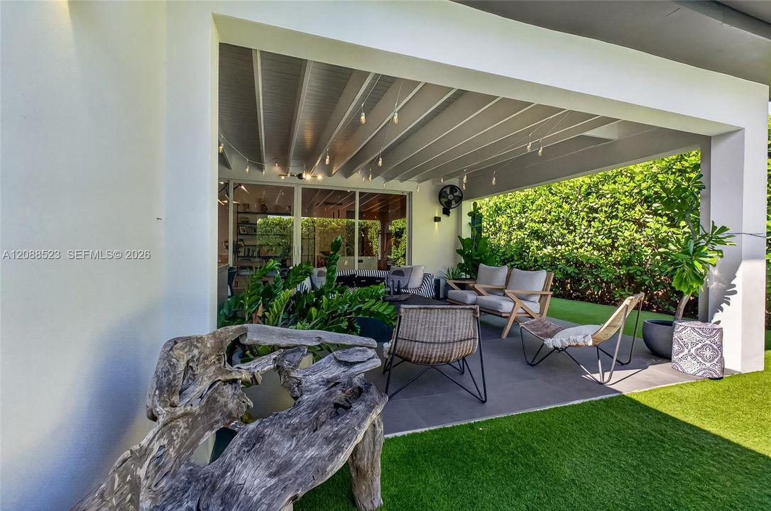 For Sale: $2,249,000 (4 beds, 3 baths, 2405 Square Feet)