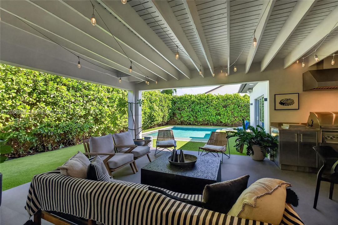 For Sale: $2,249,000 (4 beds, 3 baths, 2405 Square Feet)