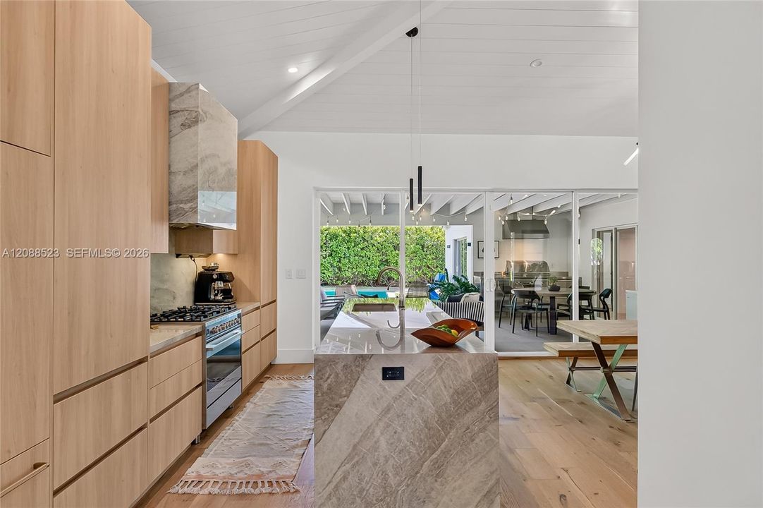 For Sale: $2,249,000 (4 beds, 3 baths, 2405 Square Feet)