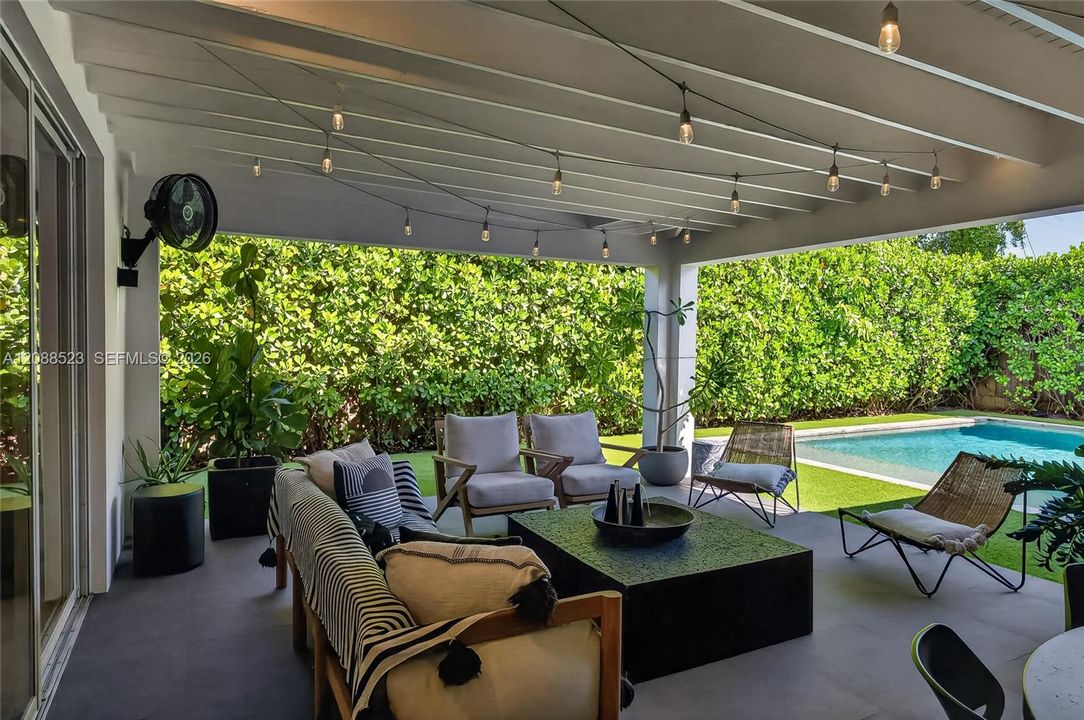 For Sale: $2,249,000 (4 beds, 3 baths, 2405 Square Feet)