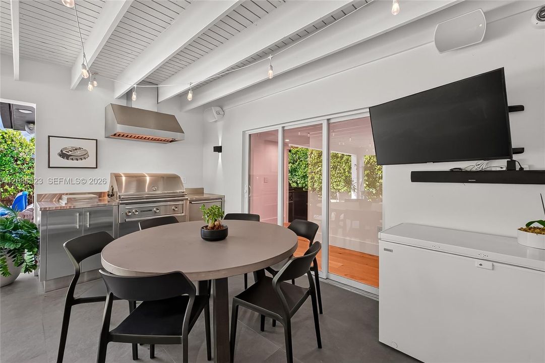 For Sale: $2,249,000 (4 beds, 3 baths, 2405 Square Feet)