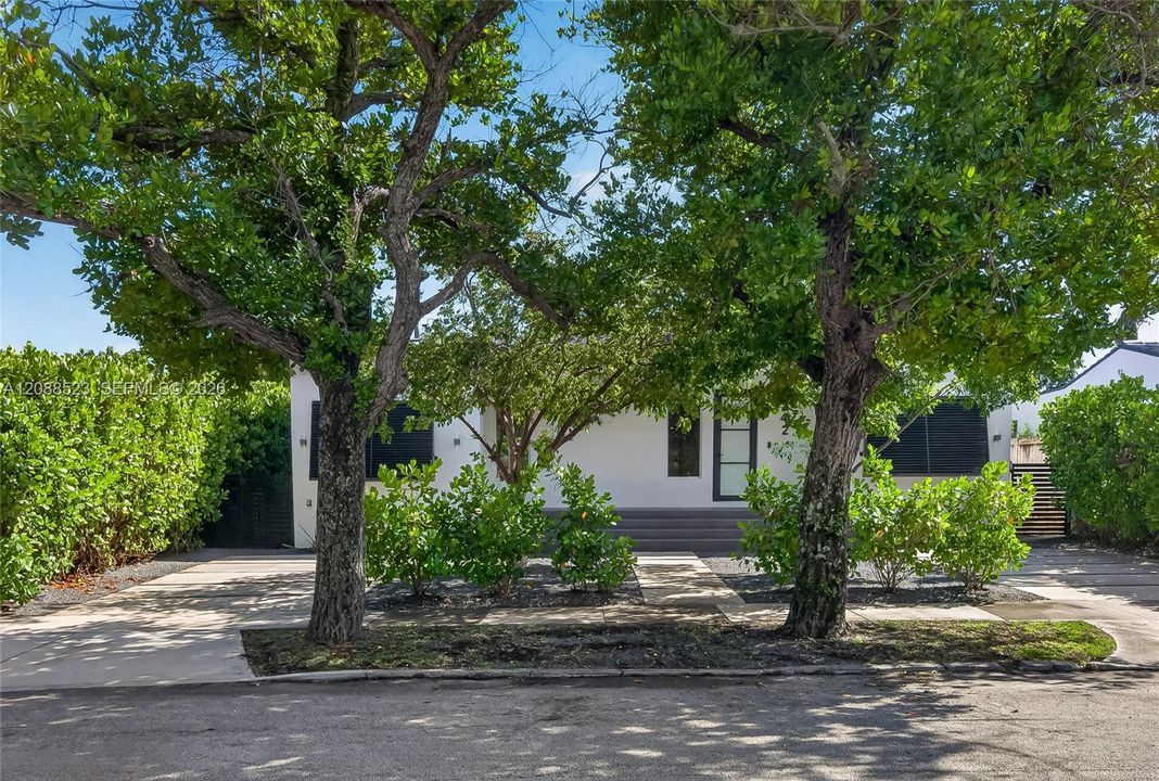 For Sale: $2,249,000 (4 beds, 3 baths, 2405 Square Feet)