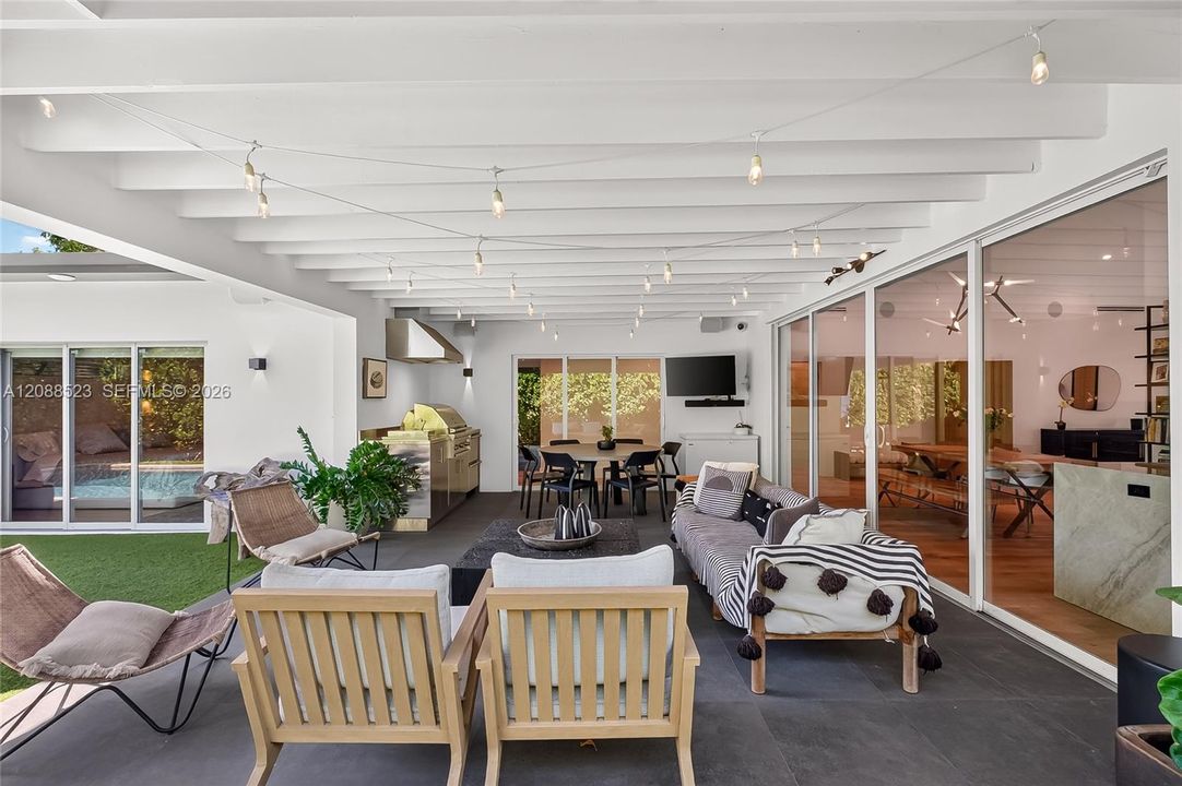 For Sale: $2,249,000 (4 beds, 3 baths, 2405 Square Feet)