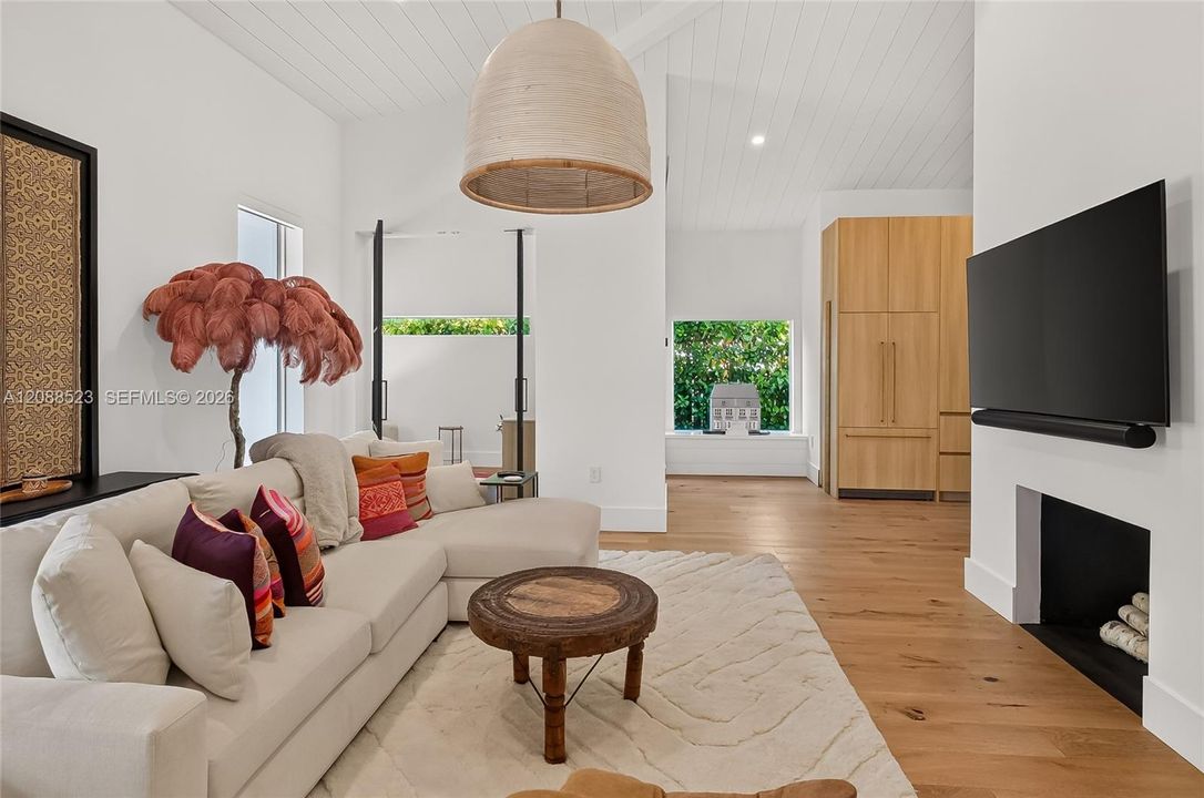 For Sale: $2,249,000 (4 beds, 3 baths, 2405 Square Feet)