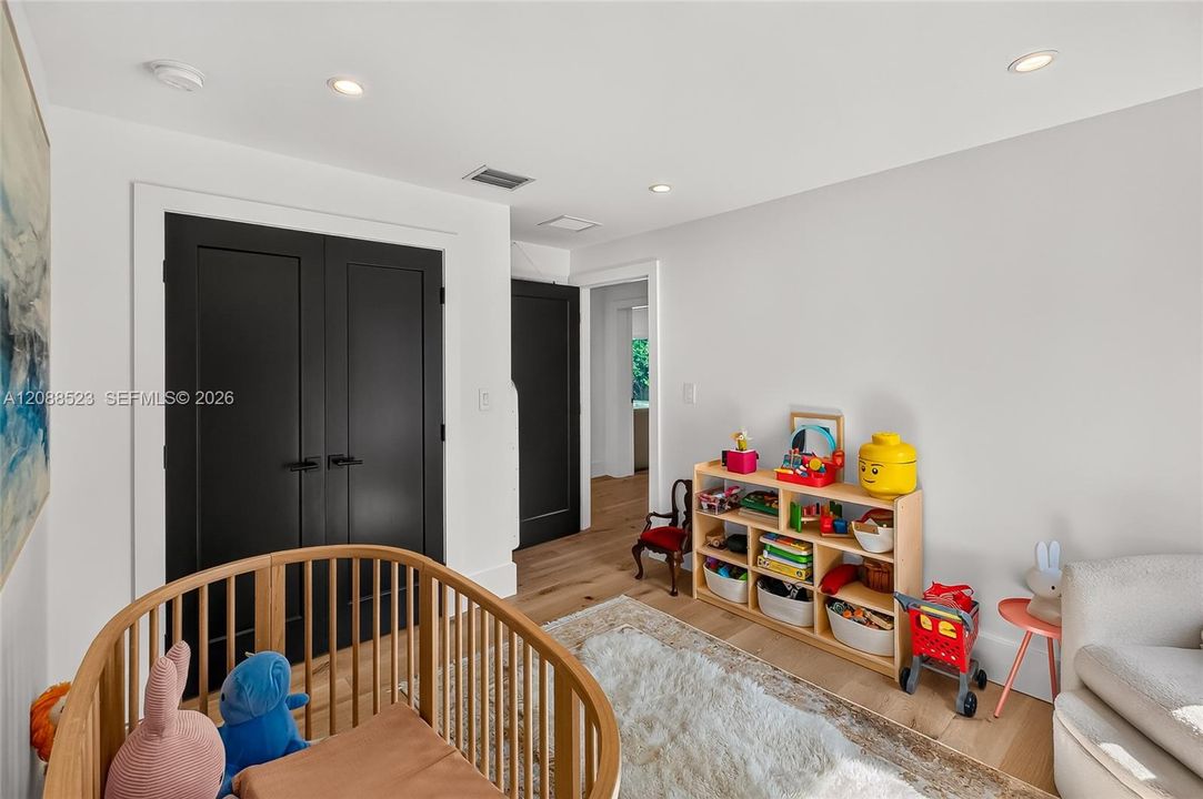 For Sale: $2,249,000 (4 beds, 3 baths, 2405 Square Feet)