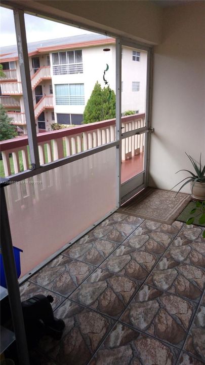待售: $114,000 (2 贝兹, 1 浴室, 880 平方英尺)