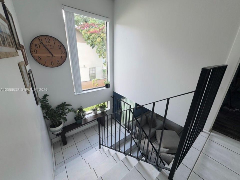 В аренду: $2,650 (2 спален, 2 ванн, 1384 Квадратных фут)