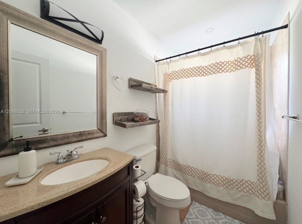 В аренду: $2,650 (2 спален, 2 ванн, 1384 Квадратных фут)