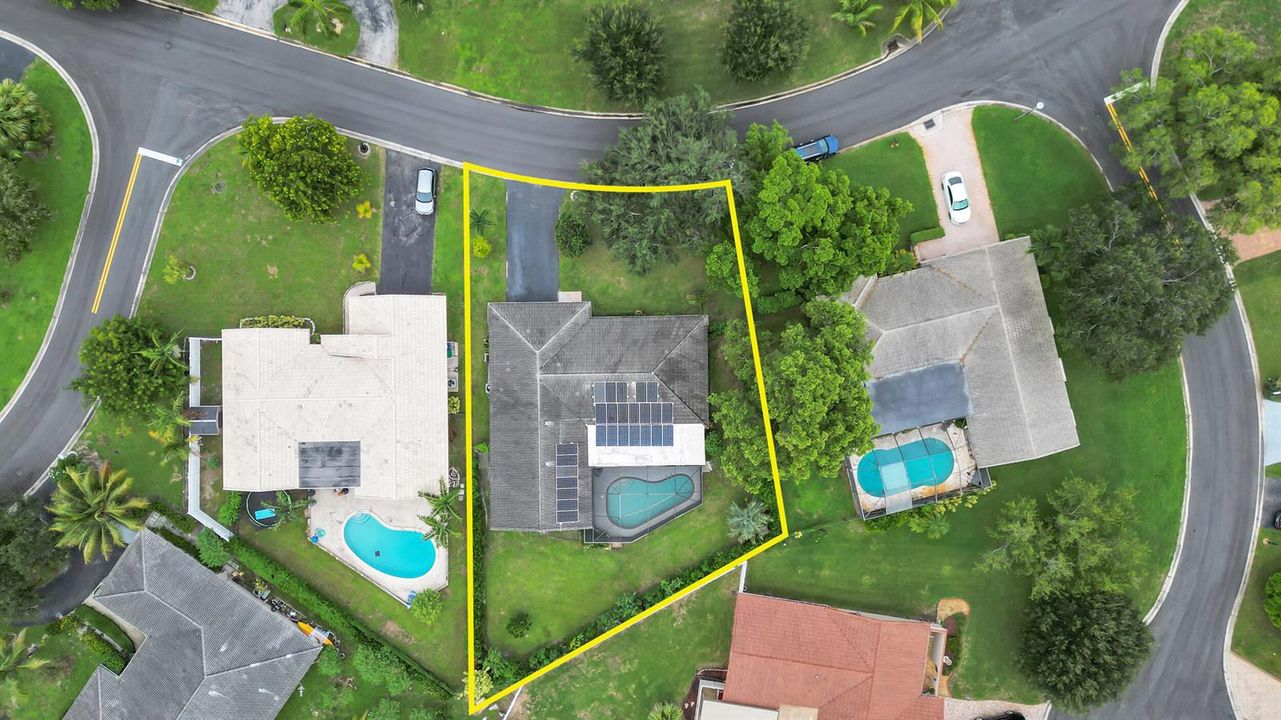 Aerial View w/Est.Property Lines