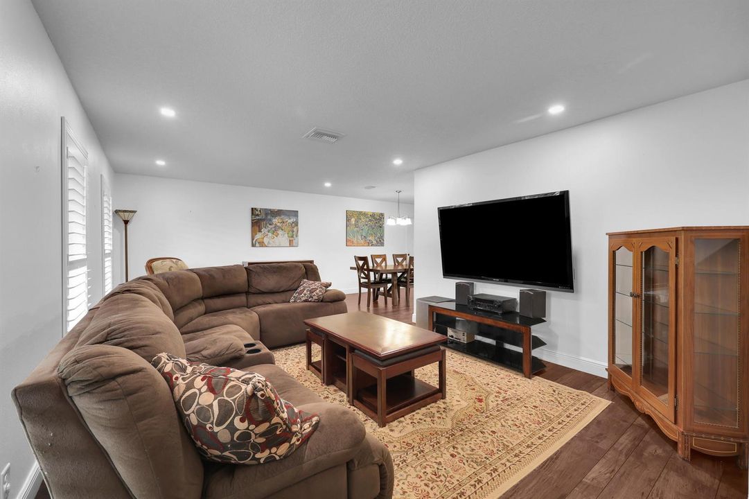 LIving Area/Entry