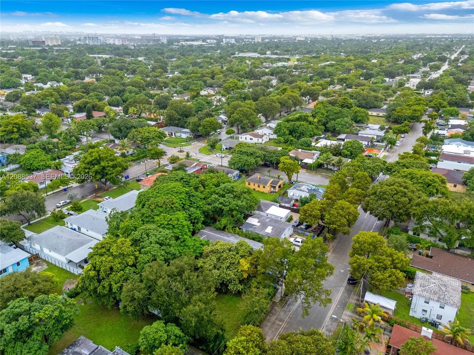待售: $422,000 (0.19 acres)