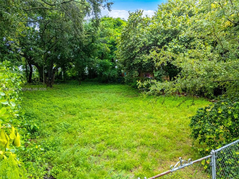 待售: $422,000 (0.19 acres)